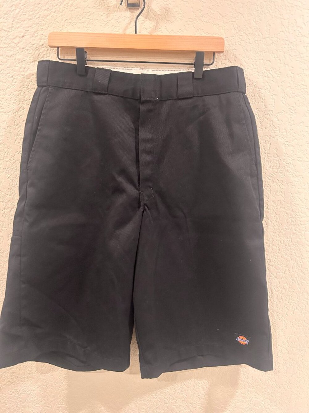 Dickies Loose Fit Black Shorts Men's Size 34 EUC